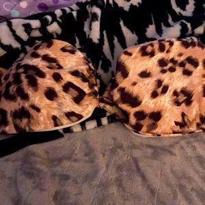 Bikini top just goes around the back to tie.